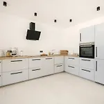Exklusives Strandapartment Mit Parkplatz & Direktem Zugang Zum Meer Srima