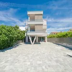 Apartament Exklusives Strandapartment Mit Parkplatz & Direktem Zugang Zum Meer Srima