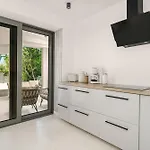 Exklusives Strandapartment Mit Parkplatz & Direktem Zugang Zum Διαμέρισμα