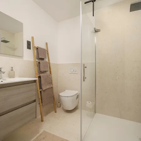 아파트 Modernes 스리마