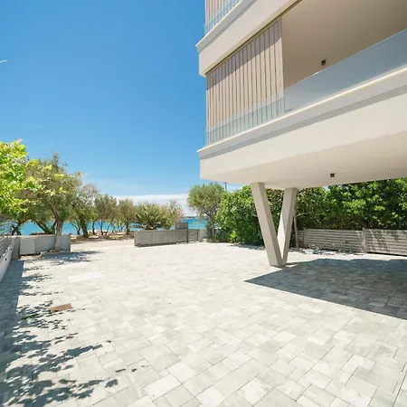 Exklusives Strandapartment Mit Parkplatz & Direktem Zugang Zum Διαμέρισμα Srima