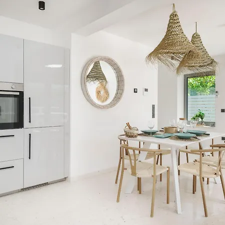 Exklusives Strandapartment Mit Parkplatz & Direktem Zugang Zum Srima