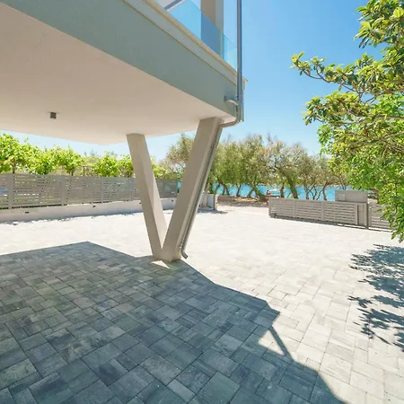 Exklusives Strandapartment Mit Parkplatz & Direktem Zugang Zum * Srima